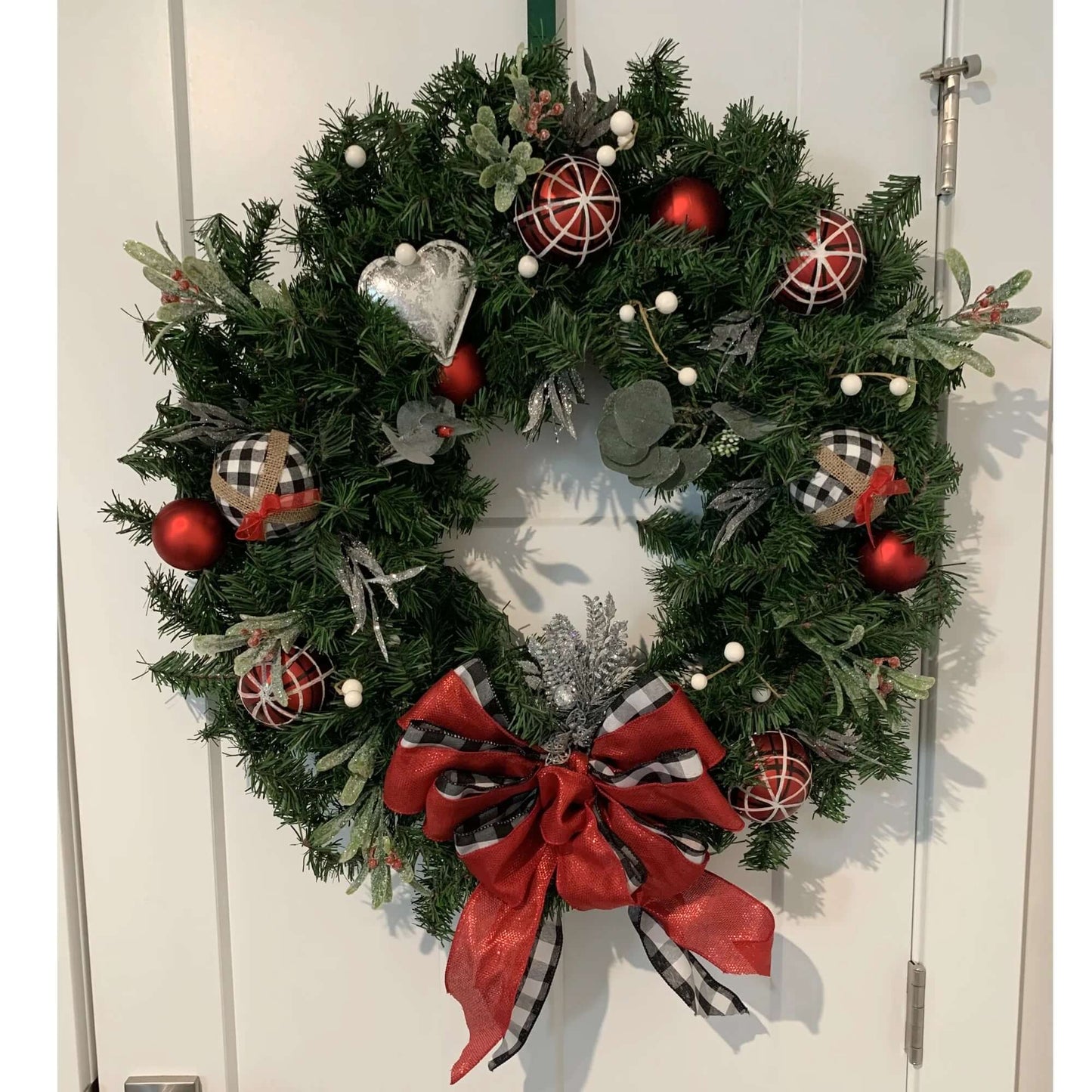 24" Unlit Canadian Pine Artificial Christmas Wreath