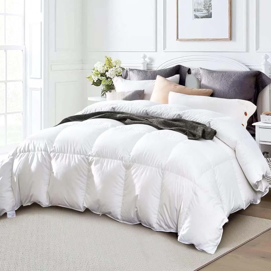 Fluffy down Comforter King Size，Medium Warmth Duvet Insert for All Season,Ultra-Soft Cotton Shell,680 Fill Power,With Corner Tabs, White